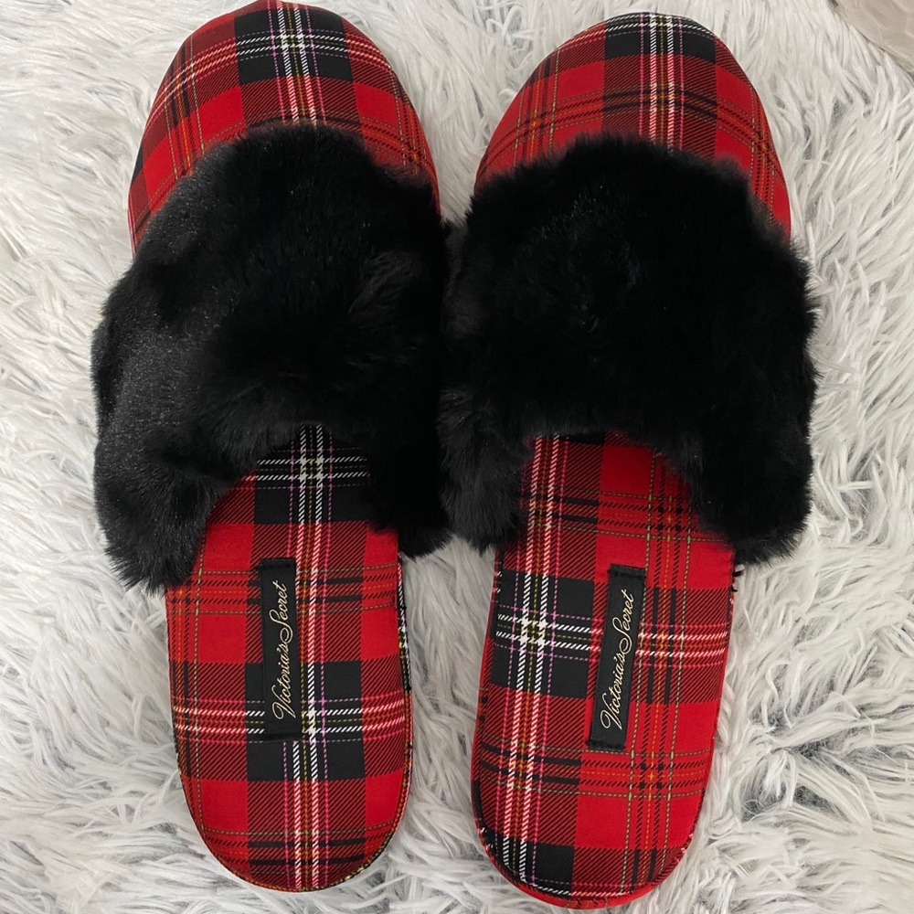 16. NWT VICTORIA SECRET Plaid Satin Slippers